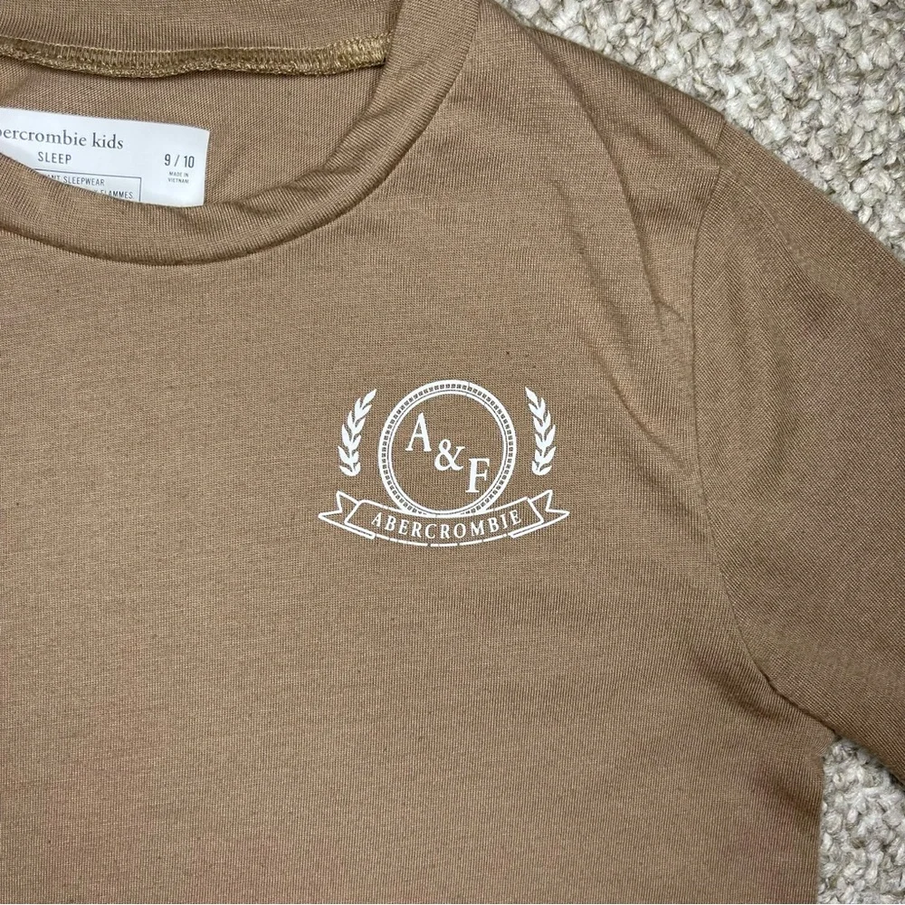 Abercrombie Kids sleep shirt